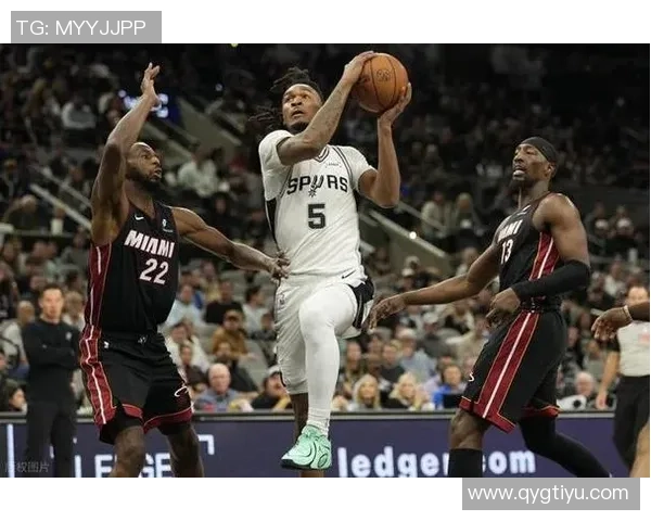 卡斯尔:全力阻挡雷霆快攻让他们陷入半场对抗战 卡斯尔:全力阻挡雷霆快攻让他们陷入半场对抗战